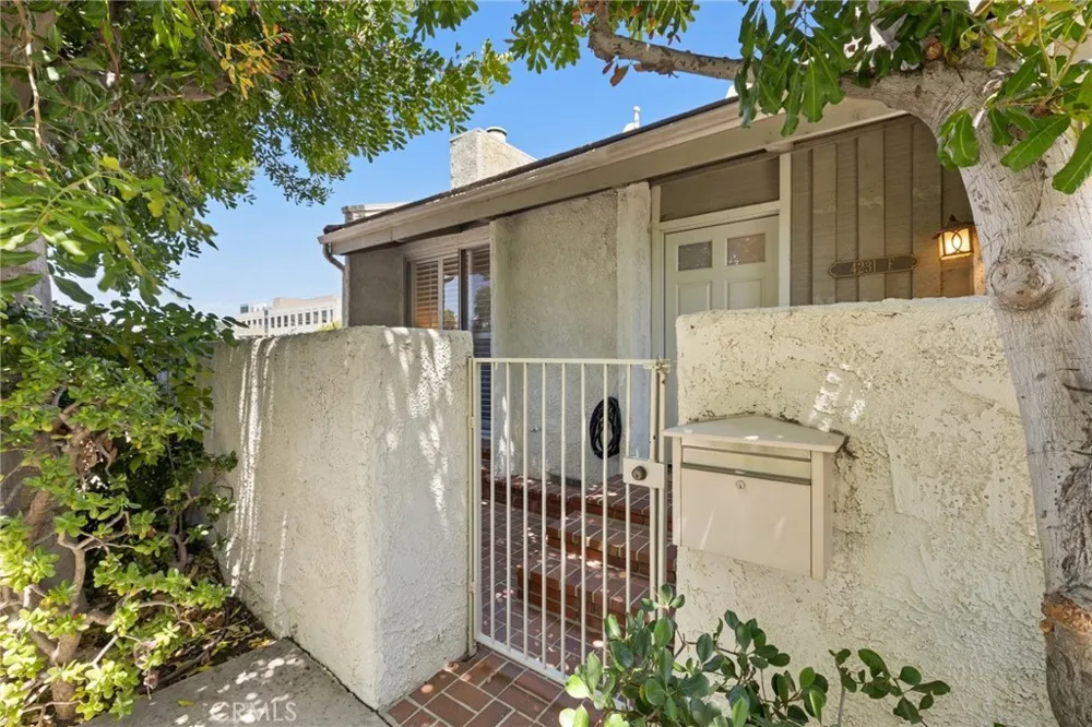 4231 Colfax Ave. #F Studio City, CA 91604