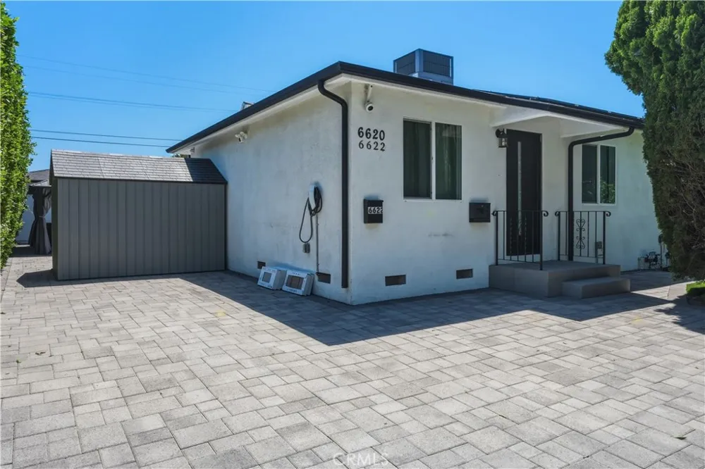 6620 Bellaire Valley Glen, CA 91606
