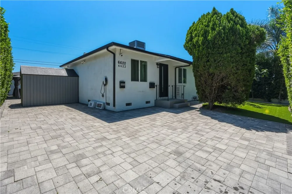 6620 Bellaire Valley Glen, CA 91606