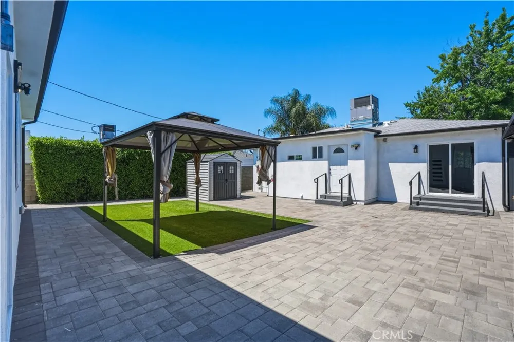 6620 Bellaire Valley Glen, CA 91606