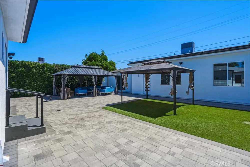 6620 Bellaire Valley Glen, CA 91606