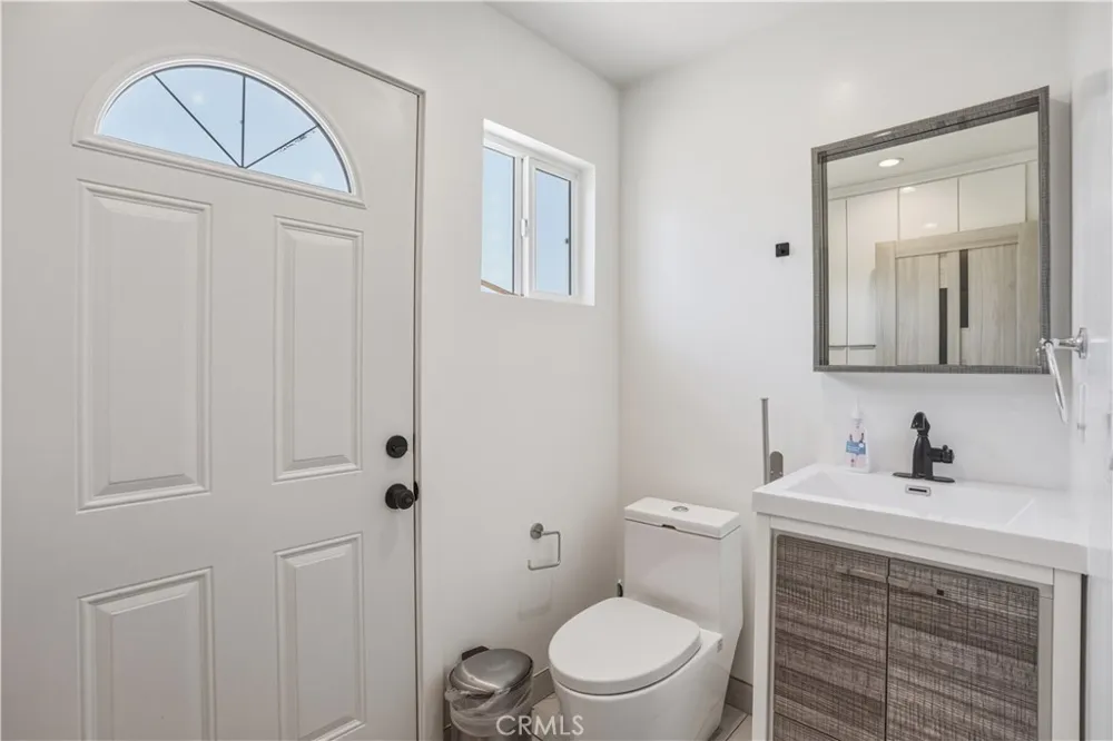 6620 Bellaire Valley Glen, CA 91606