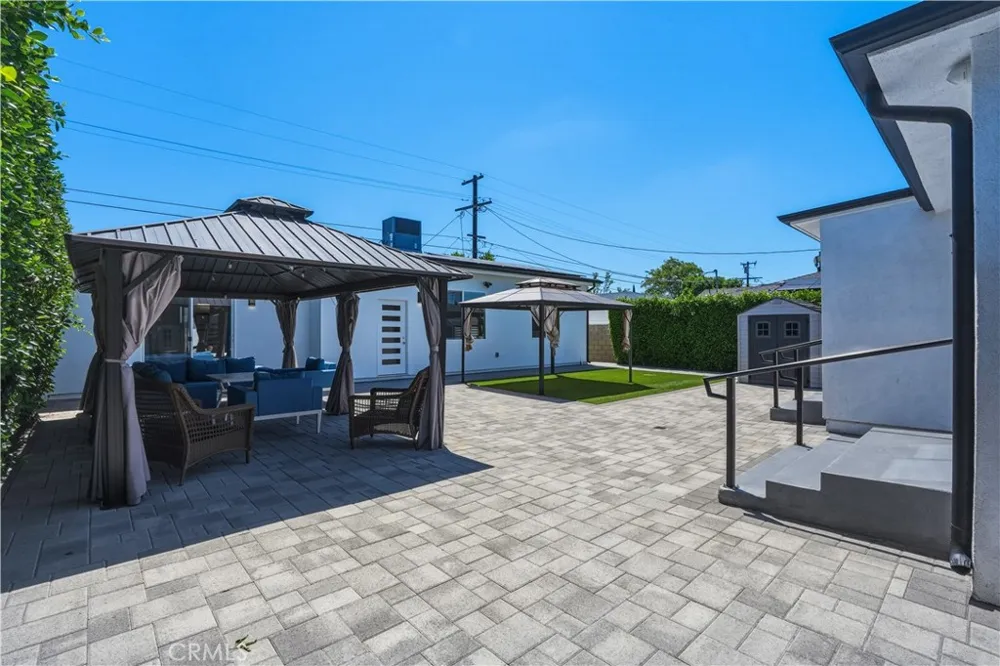 6620 Bellaire Valley Glen, CA 91606