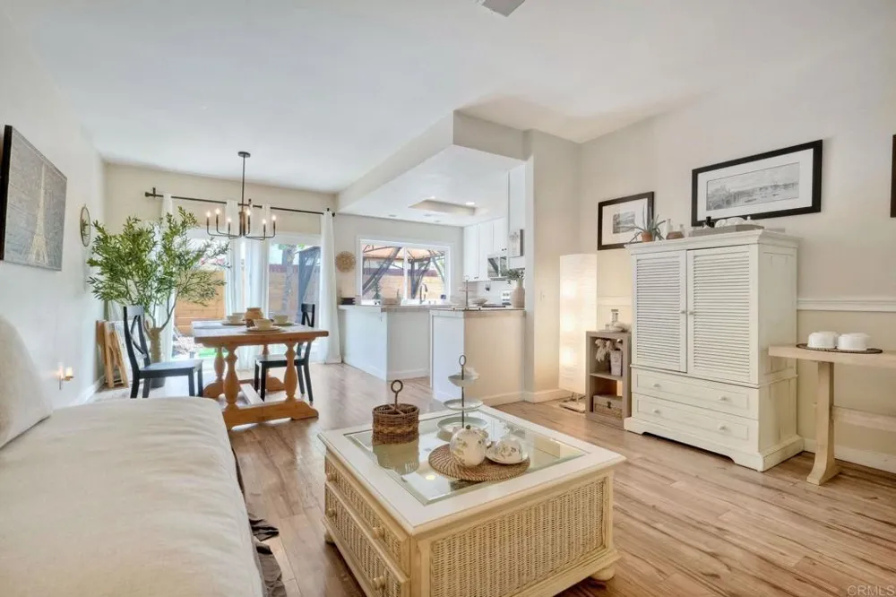 2422 Summerhill Drive Encinitas, CA 92024