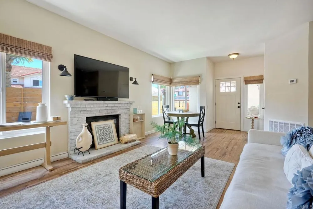 2422 Summerhill Drive Encinitas, CA 92024