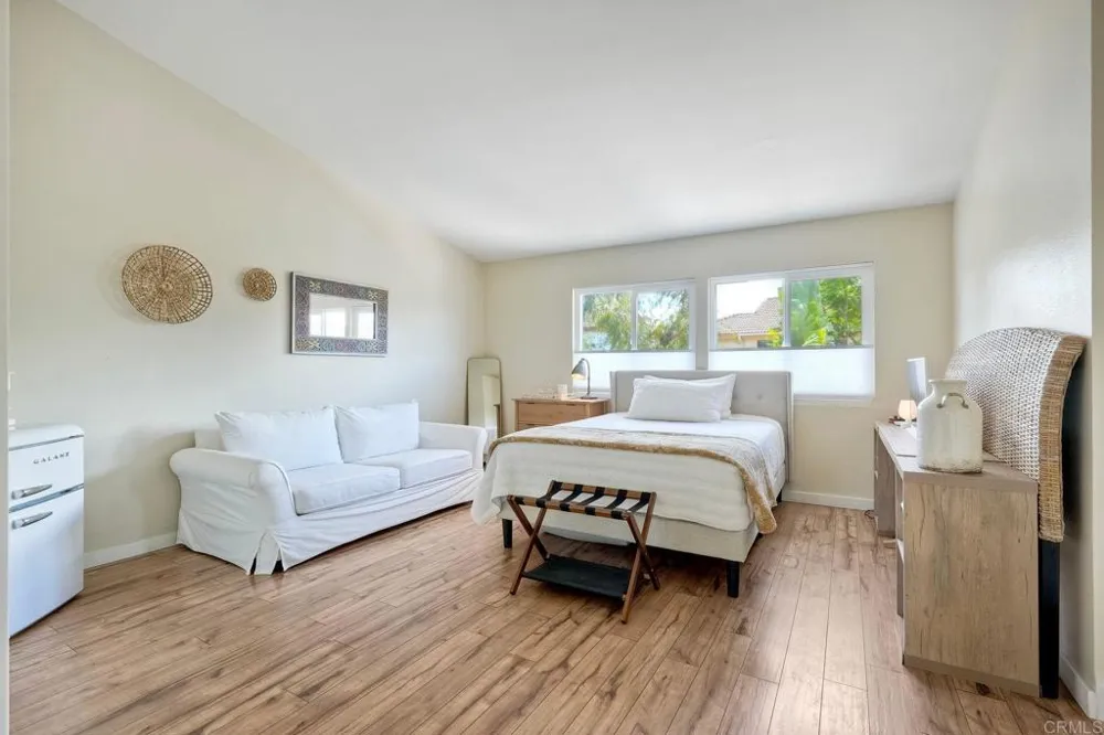 2422 Summerhill Drive Encinitas, CA 92024