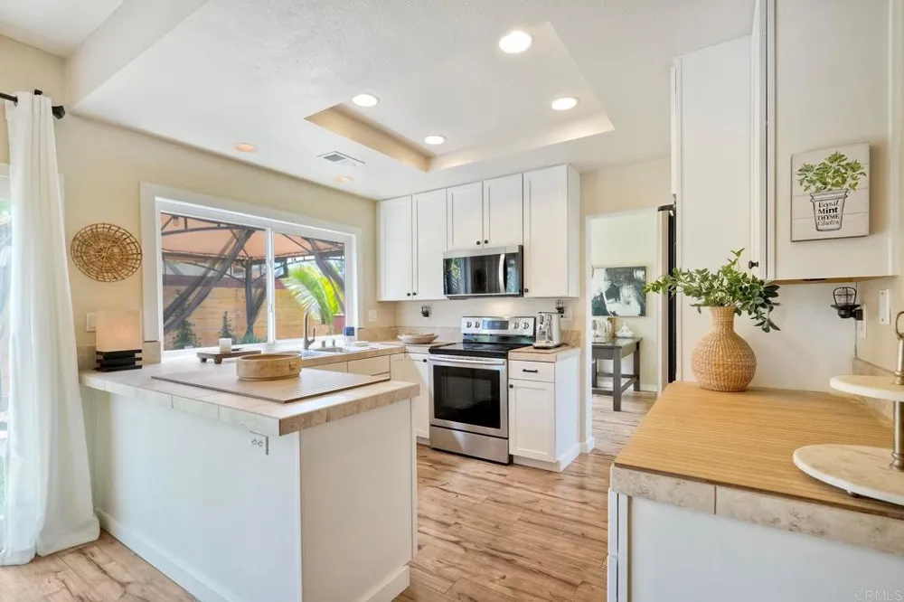 2422 Summerhill Drive Encinitas, CA 92024