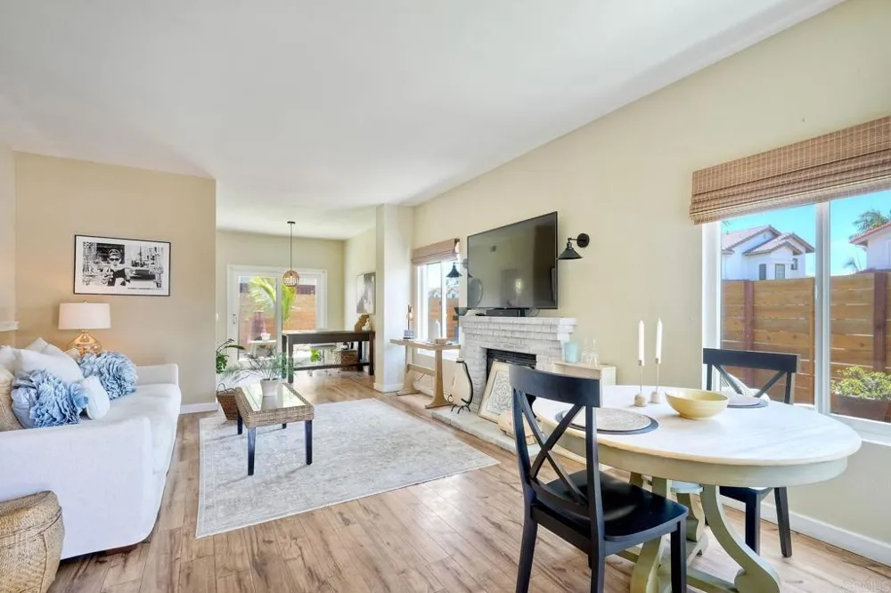 2422 Summerhill Drive Encinitas, CA 92024