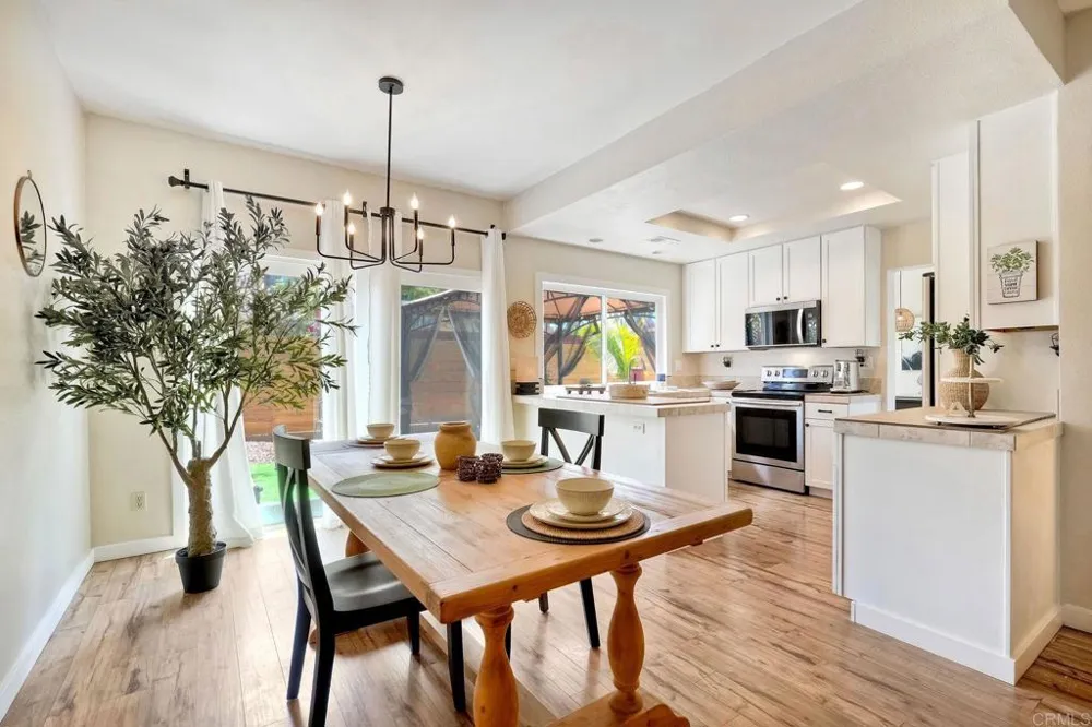2422 Summerhill Drive Encinitas, CA 92024