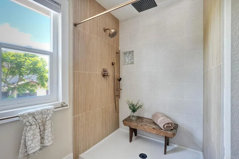 2422 Summerhill Drive Encinitas, CA 92024