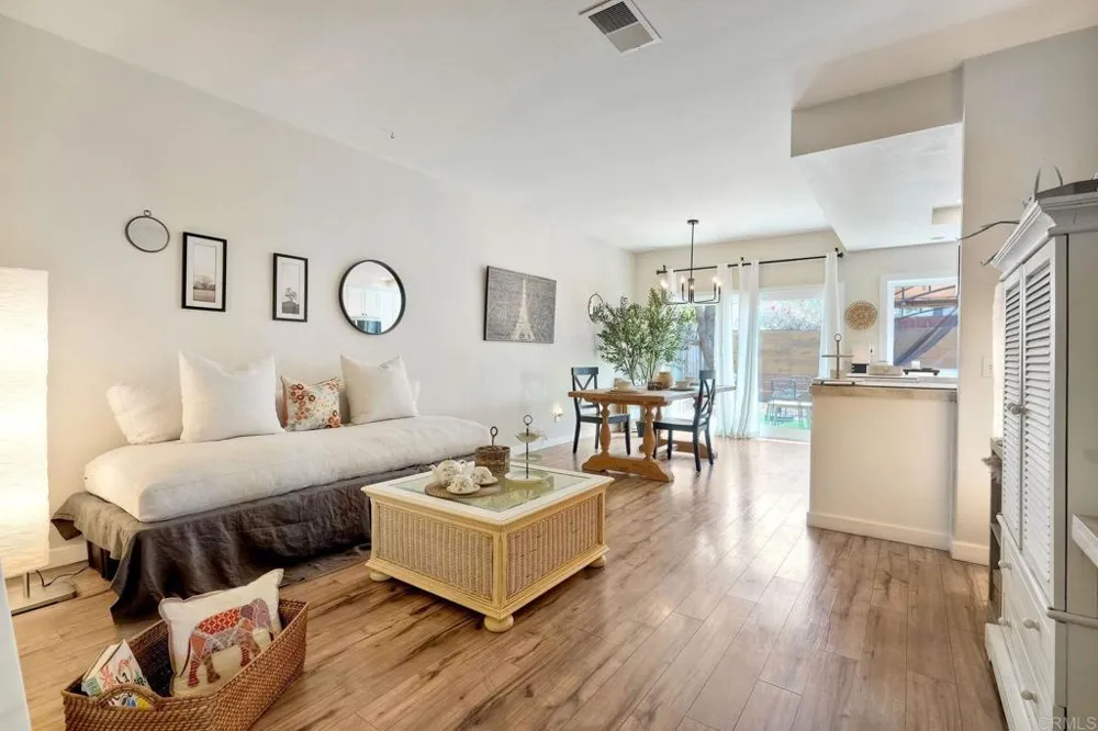2422 Summerhill Drive Encinitas, CA 92024