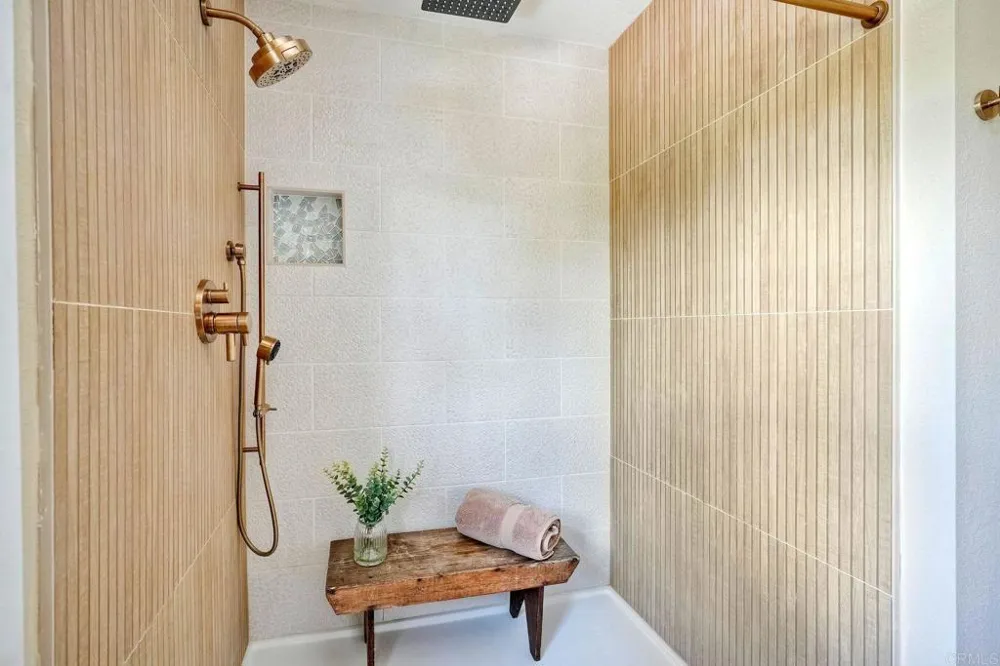 2422 Summerhill Drive Encinitas, CA 92024