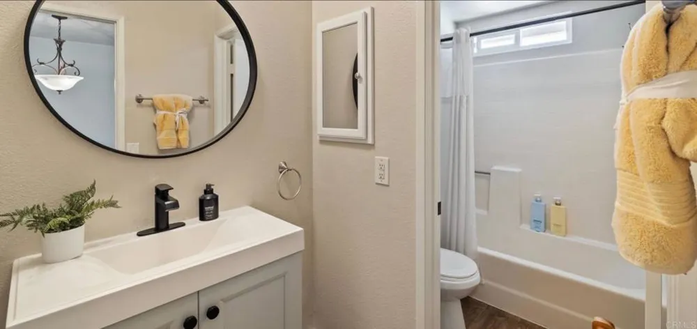 2422 Summerhill Drive Encinitas, CA 92024