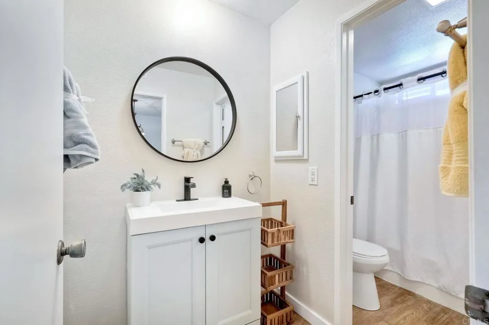 2422 Summerhill Drive Encinitas, CA 92024