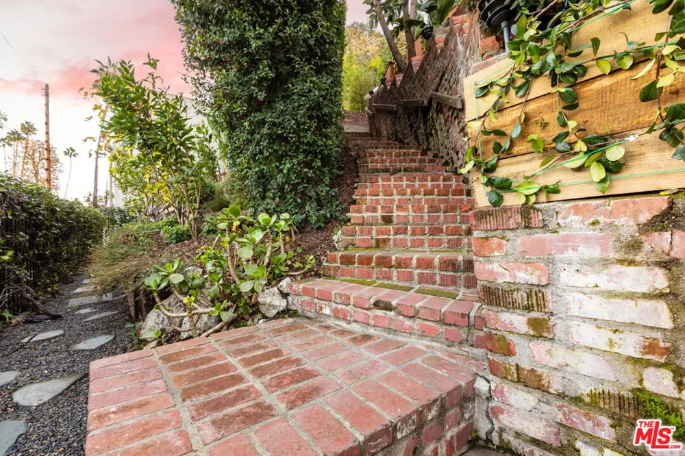 12458 Laurel Terrace Drive Studio City, CA 91604