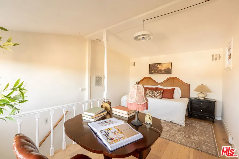 12458 Laurel Terrace Drive Studio City, CA 91604