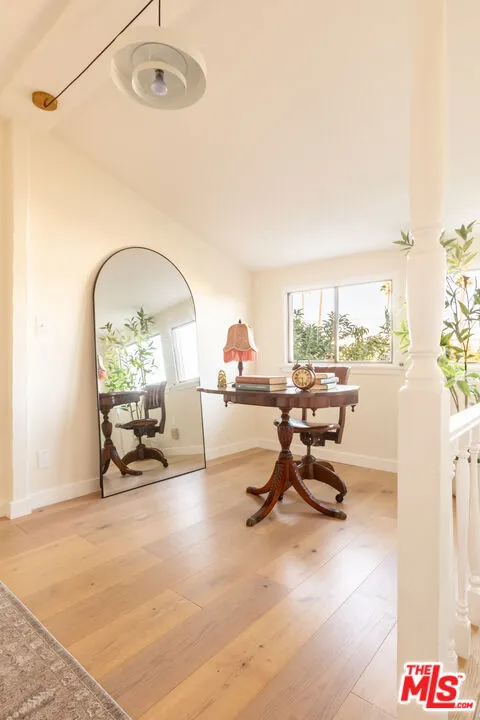 12458 Laurel Terrace Drive Studio City, CA 91604