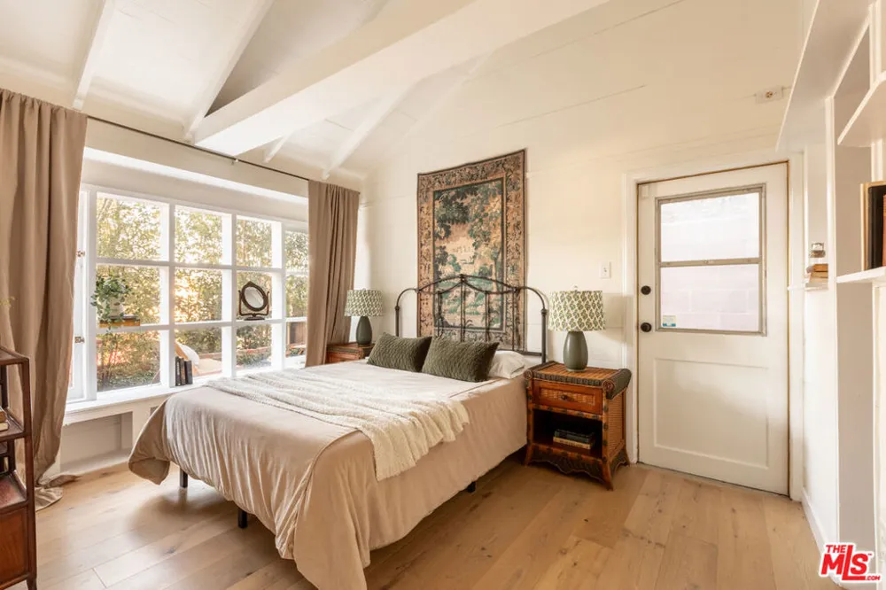 12458 Laurel Terrace Drive Studio City, CA 91604