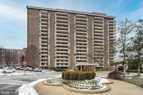 1800 OLD MEADOW ROAD #904