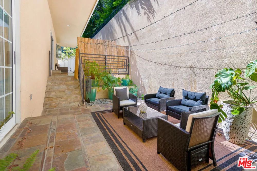 3827 Berry Drive Studio City, CA 91604