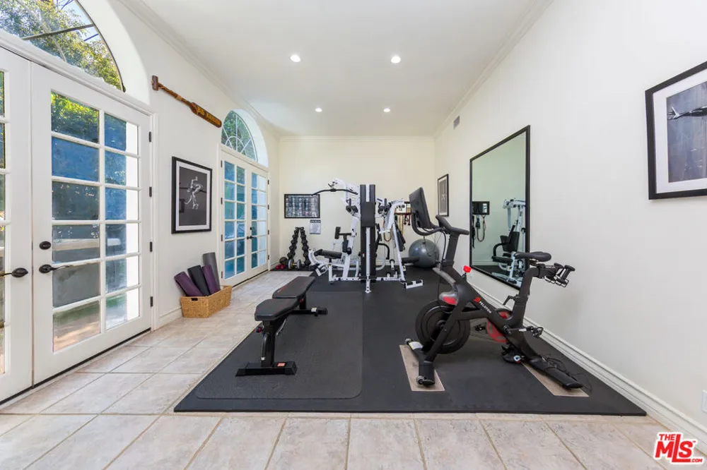 3827 Berry Drive Studio City, CA 91604