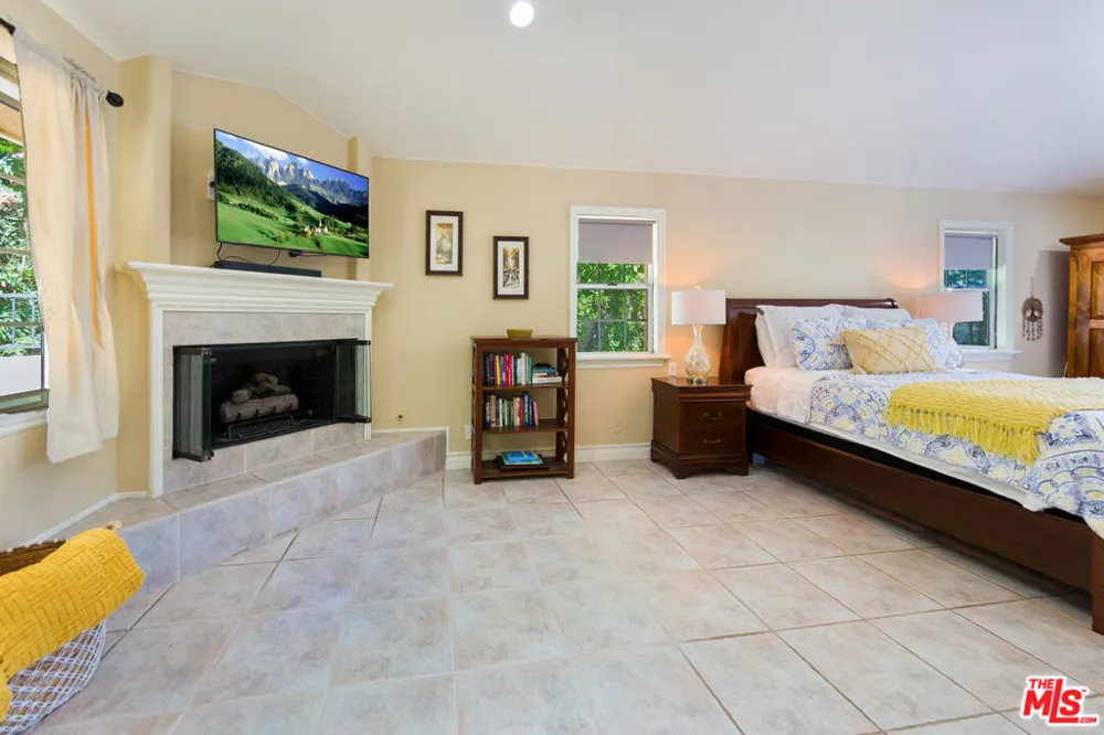 3827 Berry Drive Studio City, CA 91604