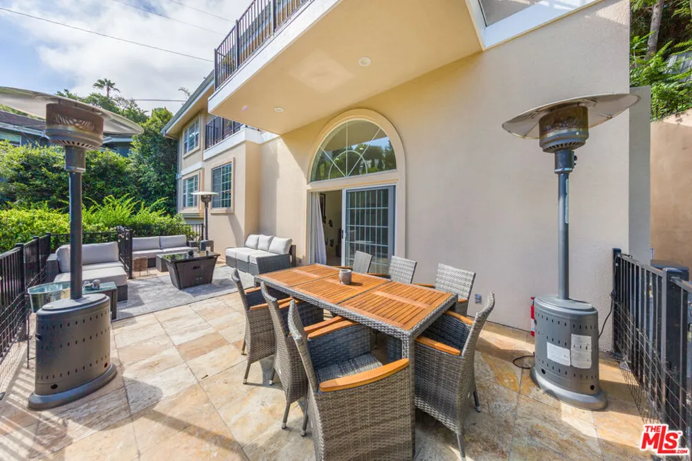 3827 Berry Drive Studio City, CA 91604