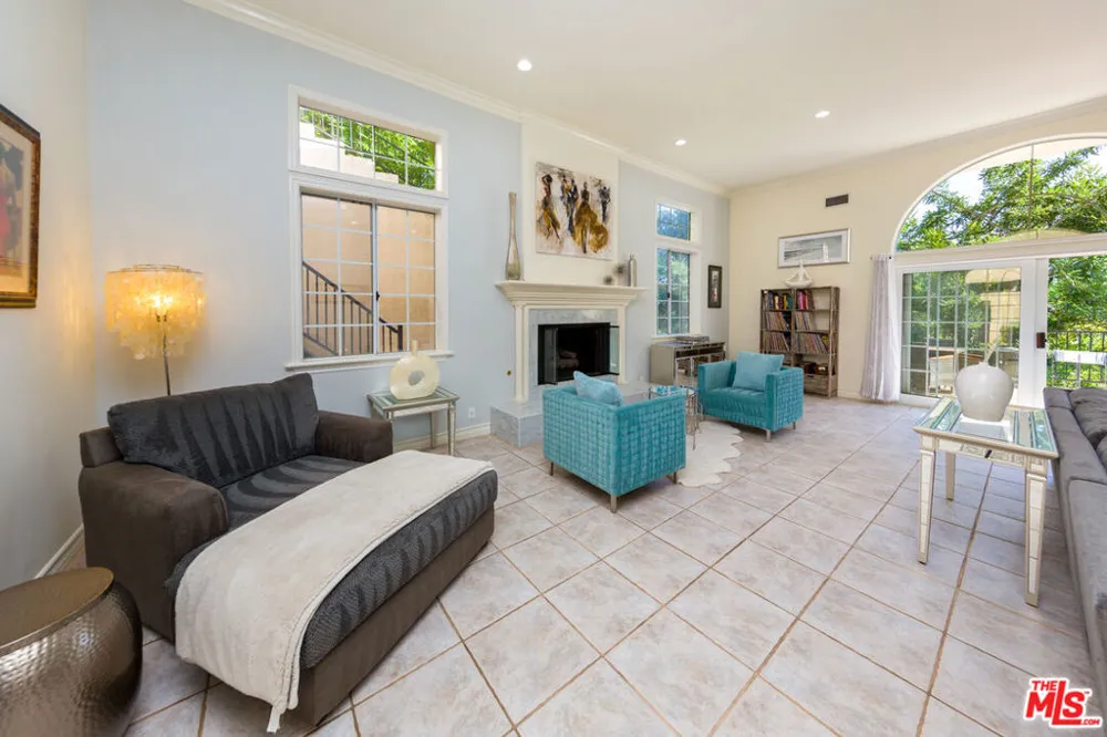 3827 Berry Drive Studio City, CA 91604