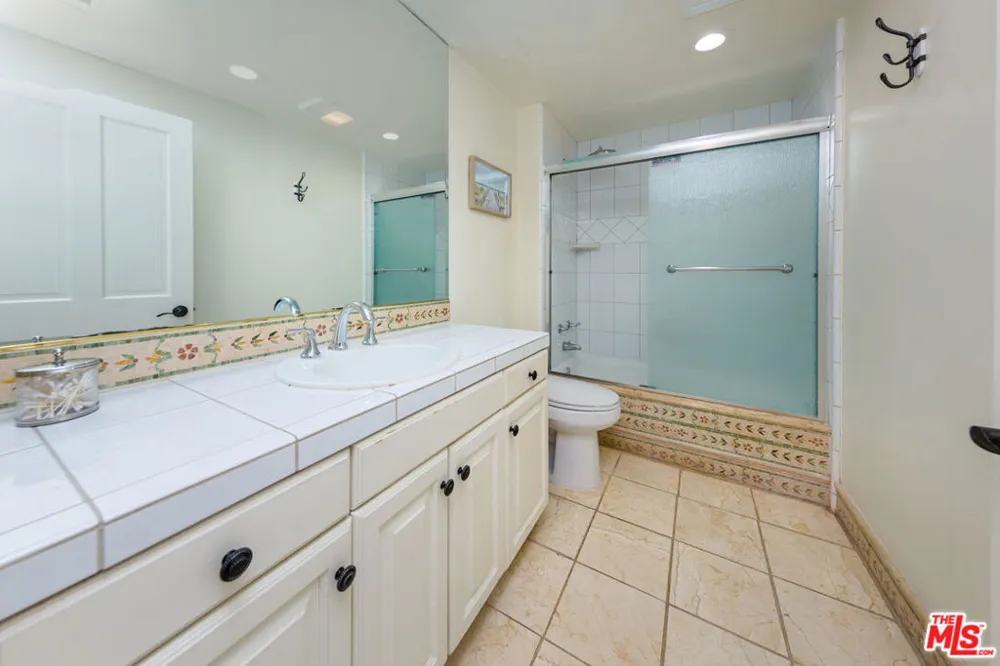 3827 Berry Drive Studio City, CA 91604