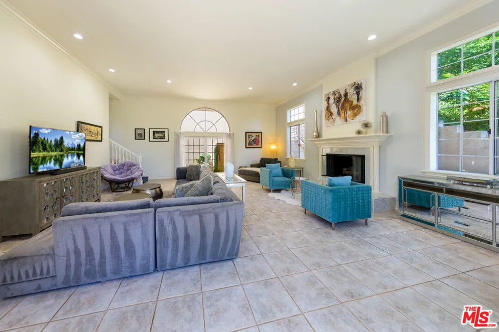 3827 Berry Drive Studio City, CA 91604