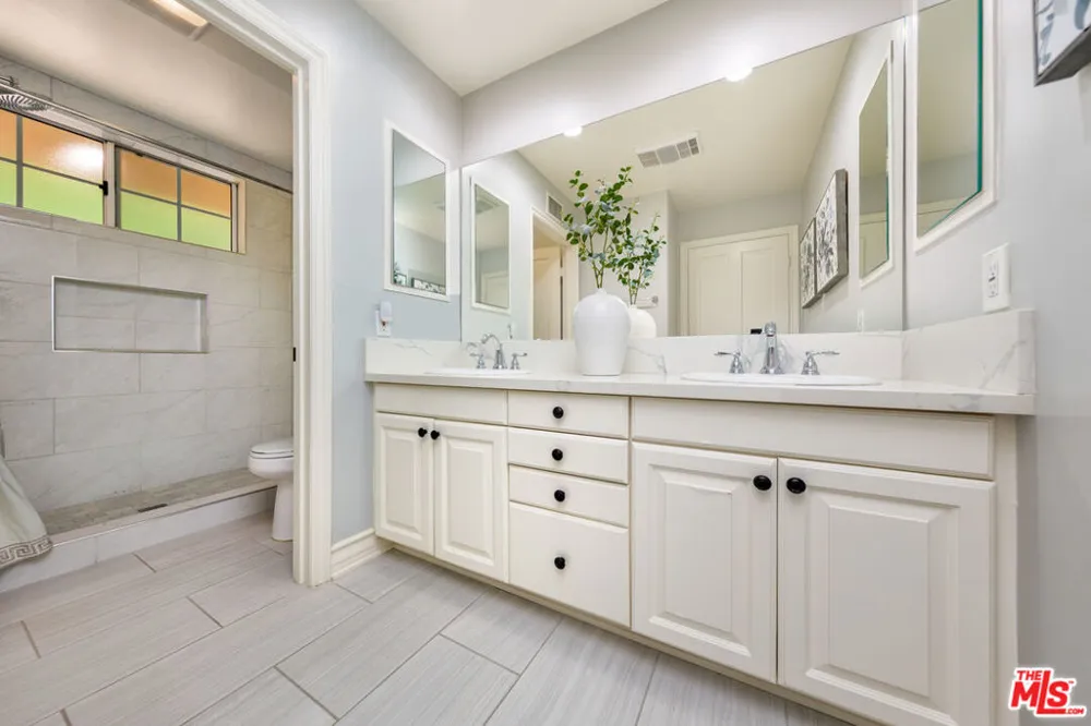 3827 Berry Drive Studio City, CA 91604