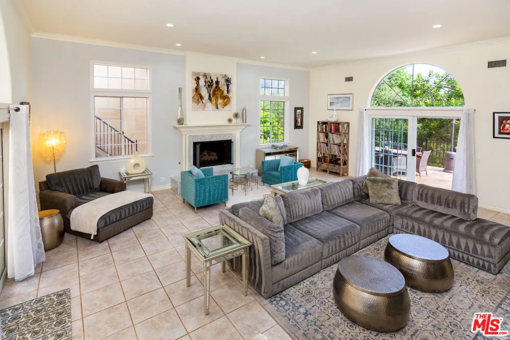 3827 Berry Drive Studio City, CA 91604