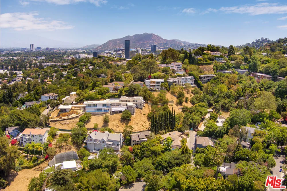 3827 Berry Drive Studio City, CA 91604