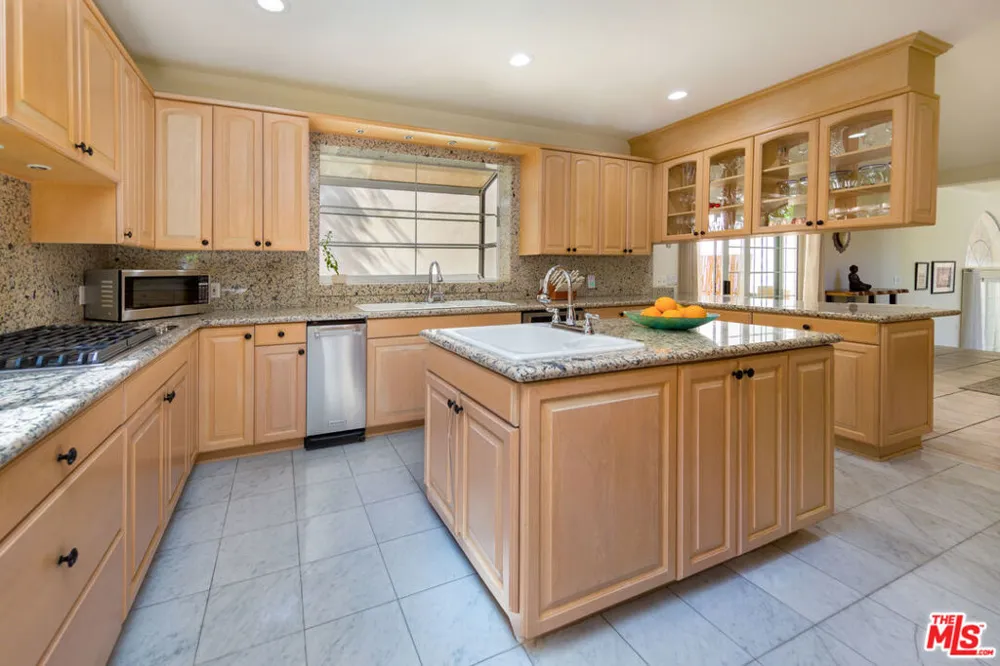 3827 Berry Drive Studio City, CA 91604