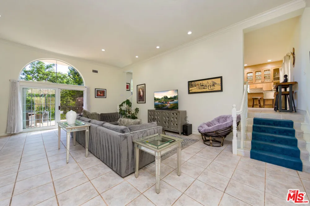 3827 Berry Drive Studio City, CA 91604
