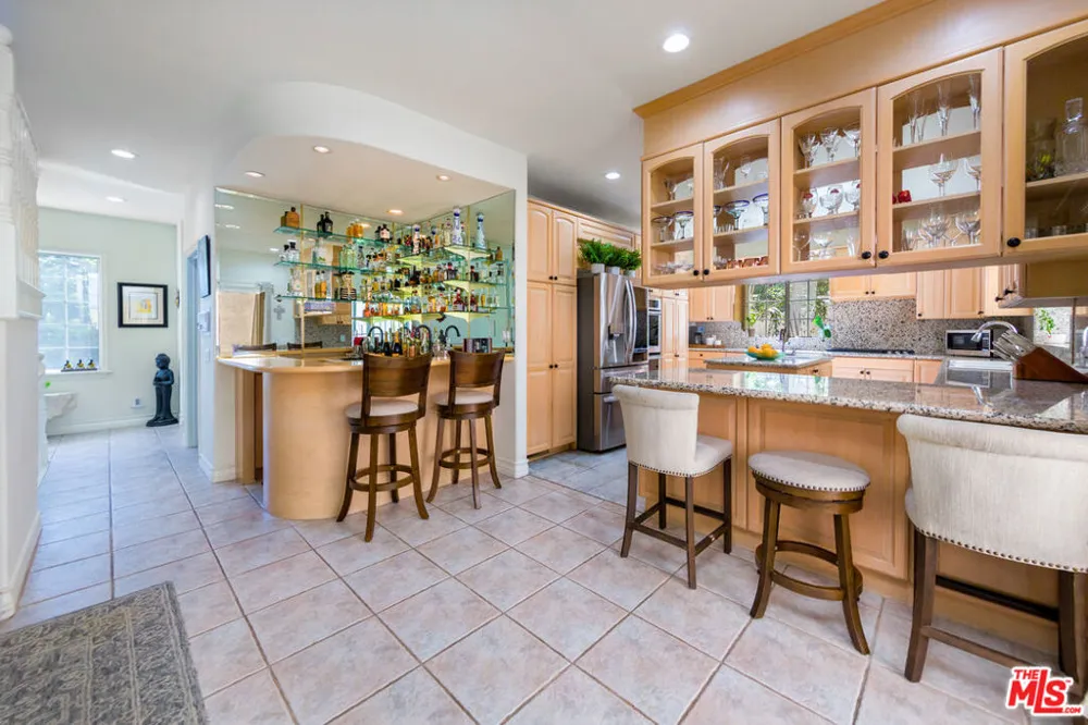 3827 Berry Drive Studio City, CA 91604