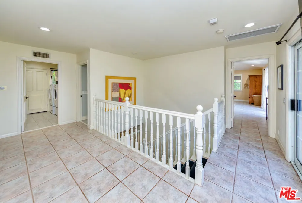 3827 Berry Drive Studio City, CA 91604