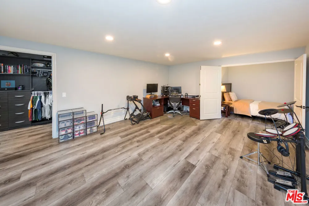 3827 Berry Drive Studio City, CA 91604