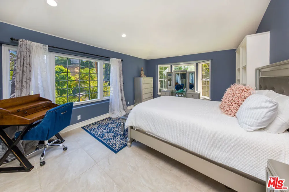 3827 Berry Drive Studio City, CA 91604