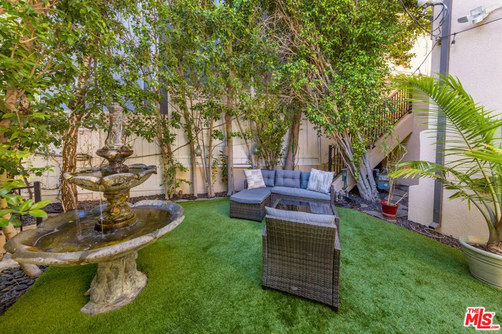 3827 Berry Drive Studio City, CA 91604