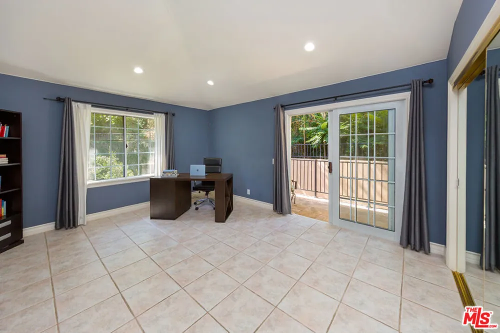 3827 Berry Drive Studio City, CA 91604