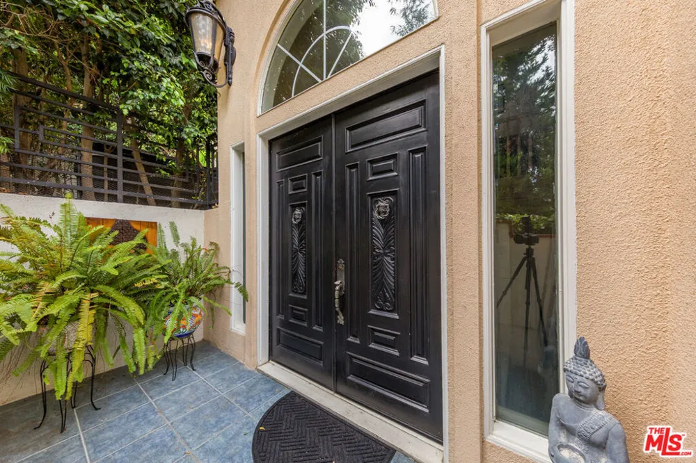 3827 Berry Drive Studio City, CA 91604
