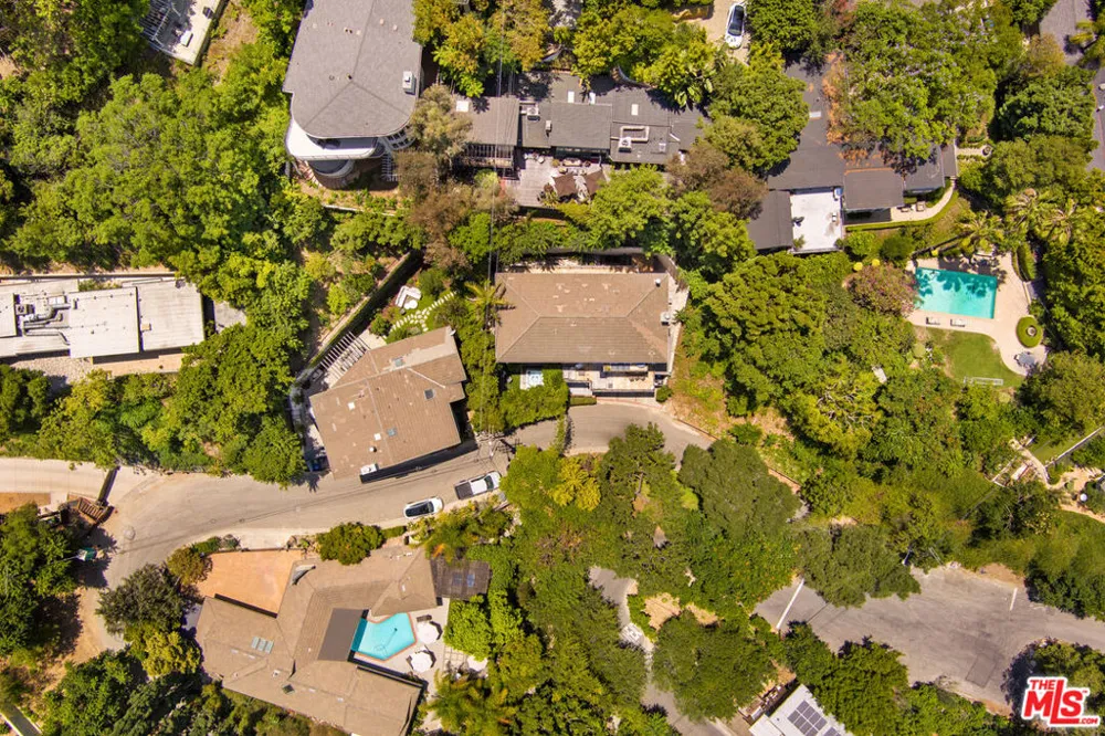 3827 Berry Drive Studio City, CA 91604