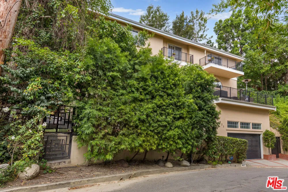 3827 Berry Drive Studio City, CA 91604