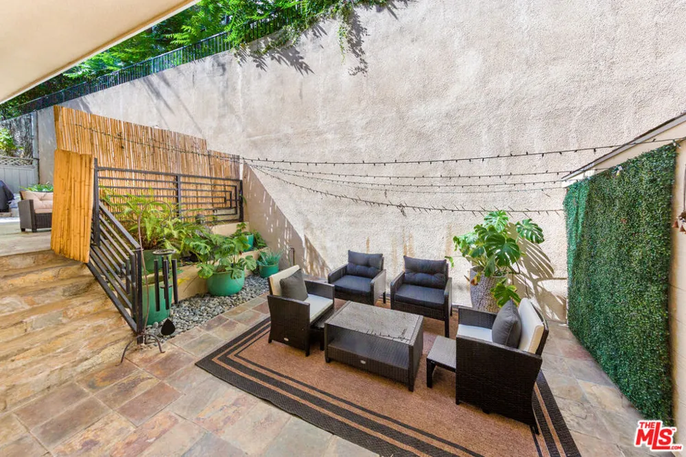 3827 Berry Drive Studio City, CA 91604