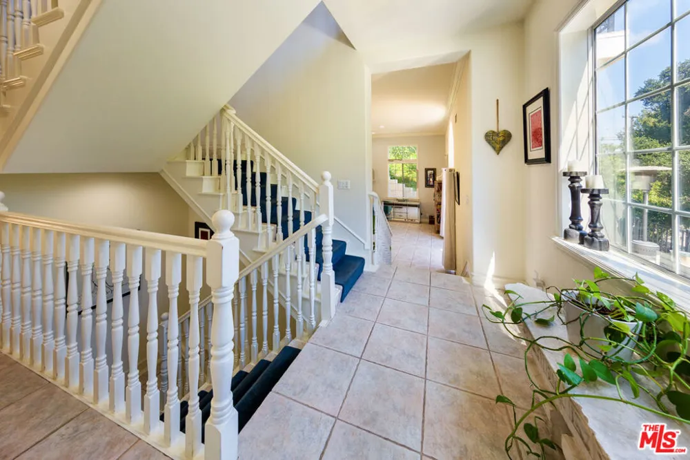 3827 Berry Drive Studio City, CA 91604