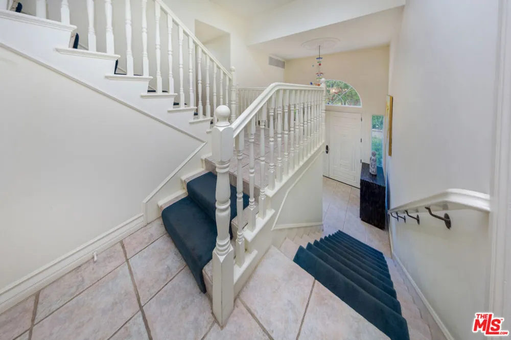 3827 Berry Drive Studio City, CA 91604