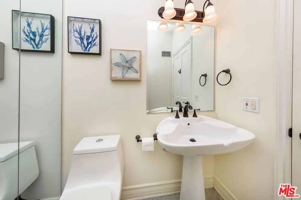 3827 Berry Drive Studio City, CA 91604