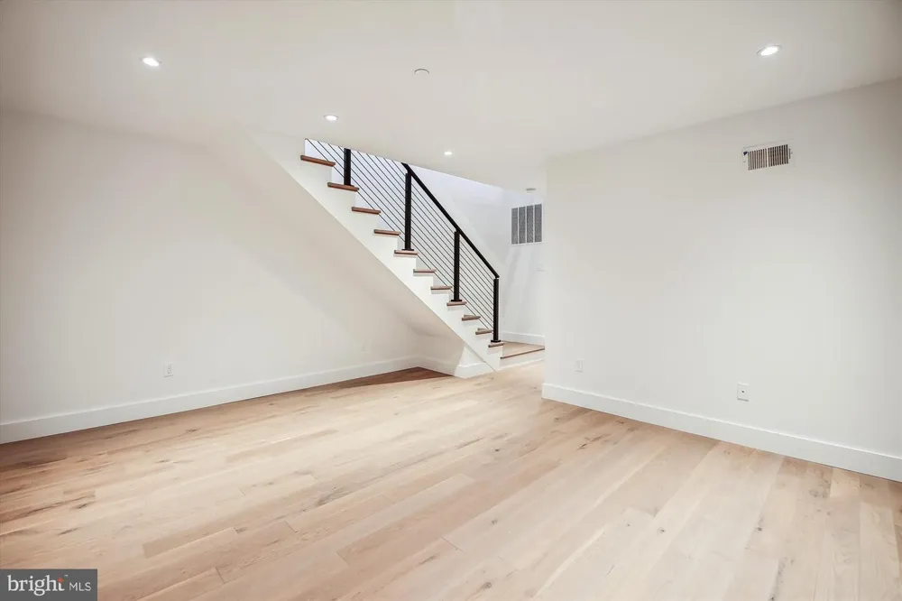 699 GIDDINGS AVENUE Annapolis, MD 21401
