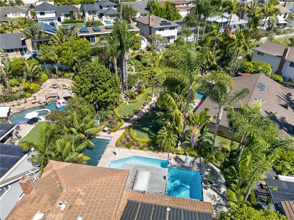 2740 Cardinal Drive Costa Mesa, CA 92626